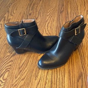 Size 7, Vionic Women’s Trinity Black Leather Ankle Boots, Comfortable